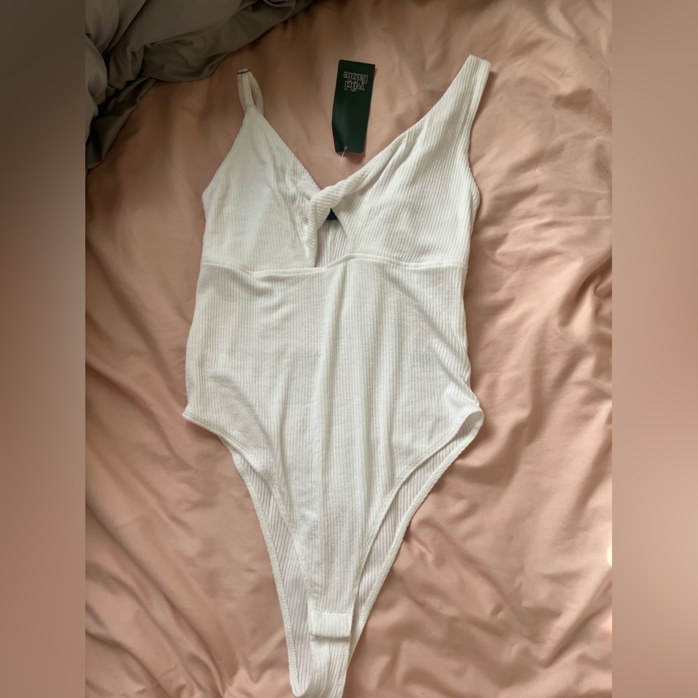 Never worn body suit super cute!